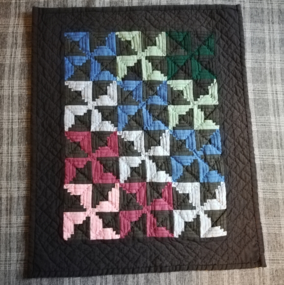 Vintage Handstitched Mineature Log Cabin Quilt Wall Hanging or Table Accent - Picture 2 of 6